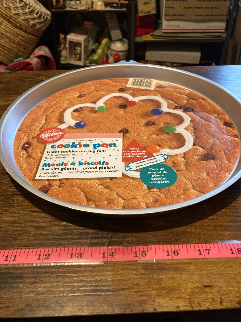 Vintage 1998 Wilton round cookie pan